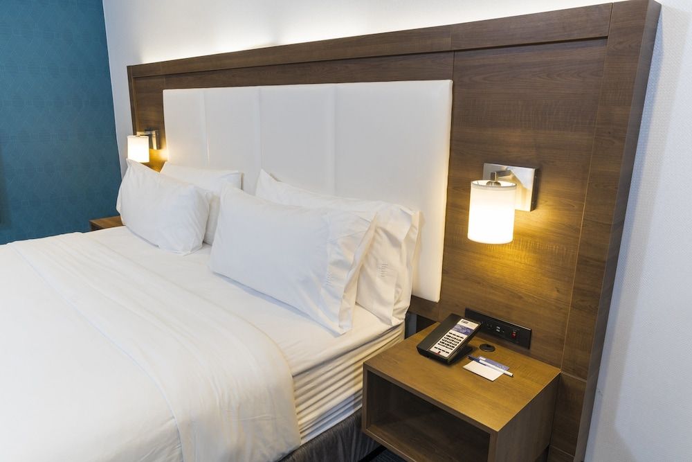 undefined Holiday Inn Express Hotel & Suites Hollywood Walk of Fame by IHG 8