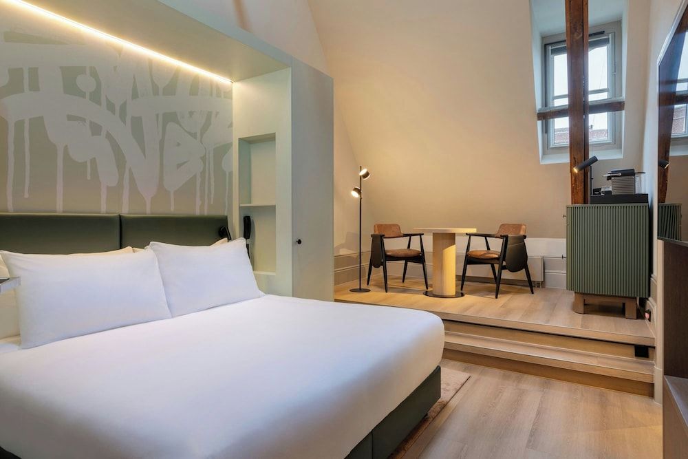 The College Hotel Amsterdam, Autograph Collection Superior Room, 1 Queen Bed, Non Smoking 2