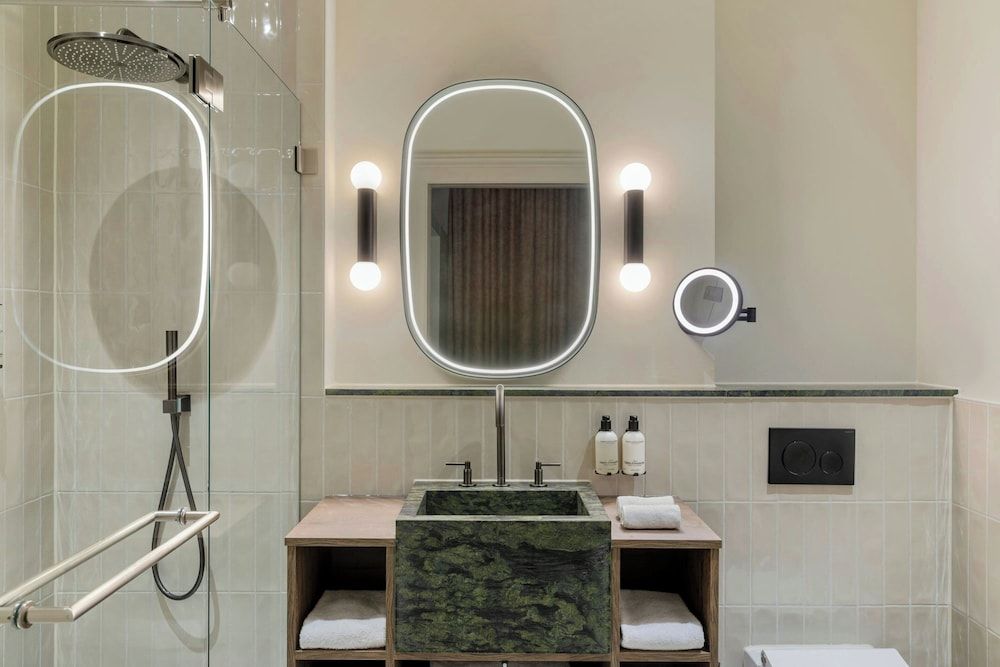 The College Hotel Amsterdam, Autograph Collection Superior Room, 1 Queen Bed, Non Smoking 5