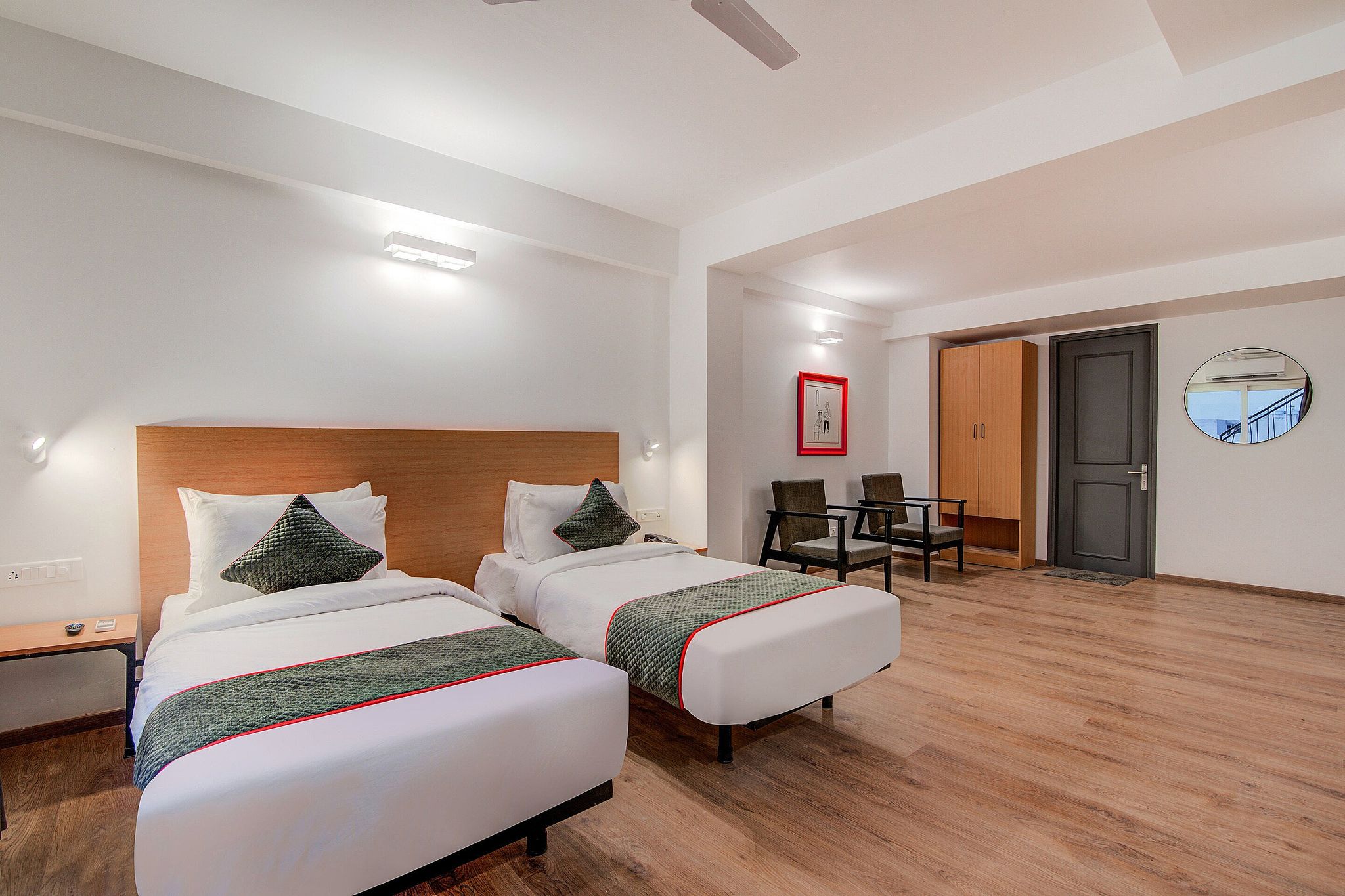 Townhouse Oak Golf Course Road Classic Room 5