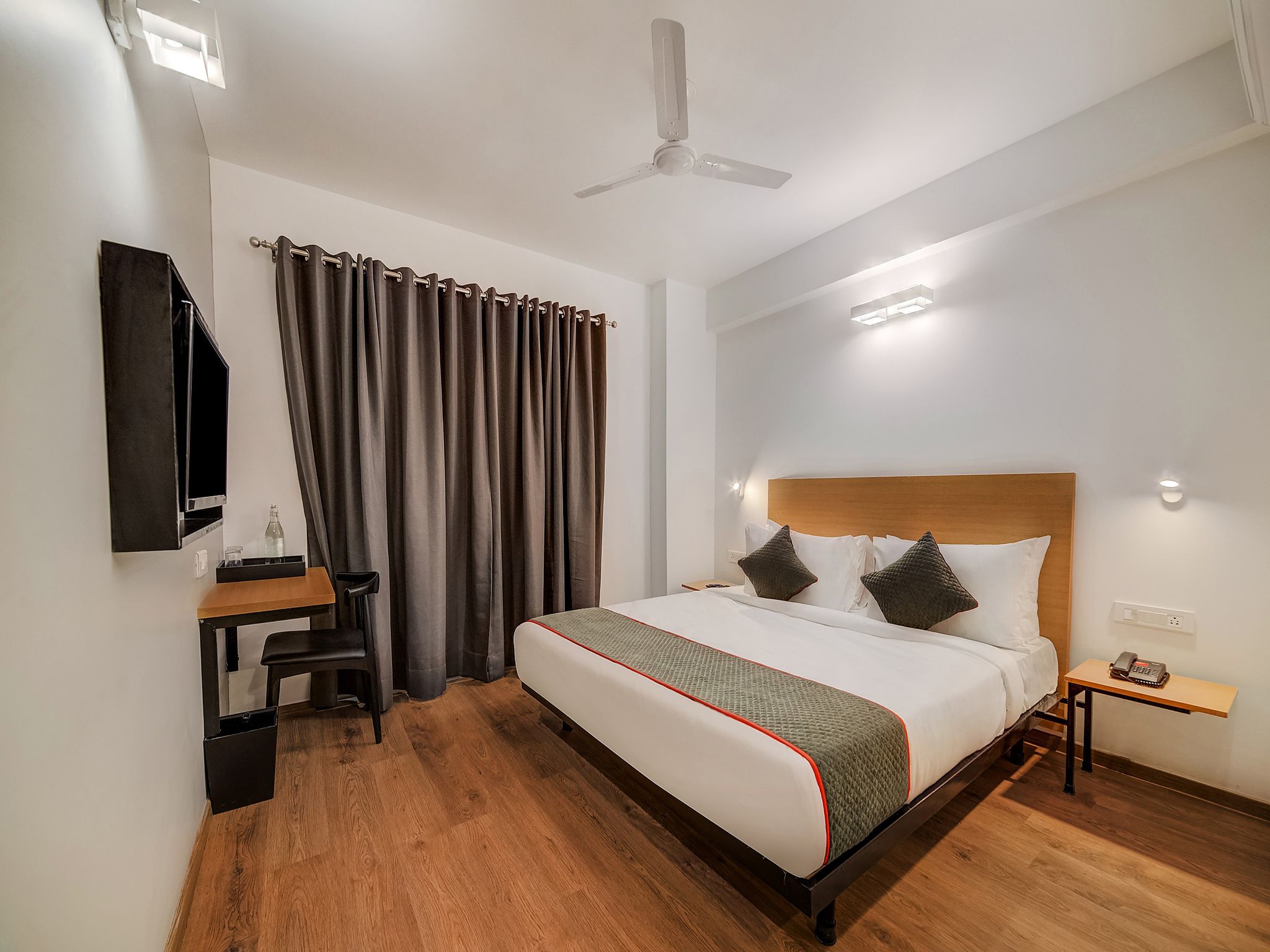 Townhouse Oak Golf Course Road Classic Room 2