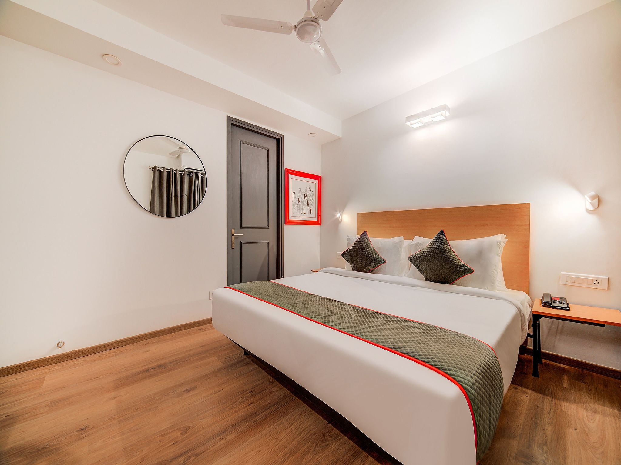 Townhouse Oak Golf Course Road Classic Room 7