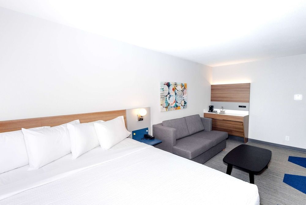 Studio Suite, 1 King Bed, Accessible, Non Smoking