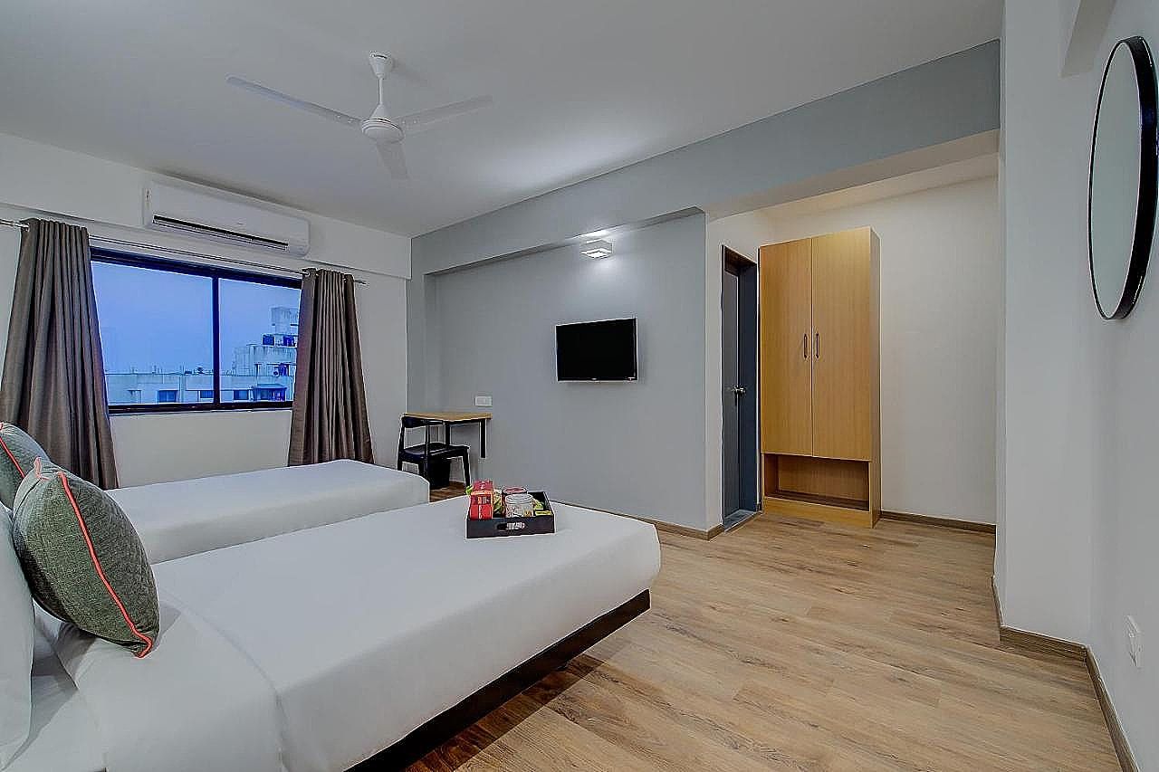 Townhouse Hadapsar Near Amanora Mall Deluxe Room