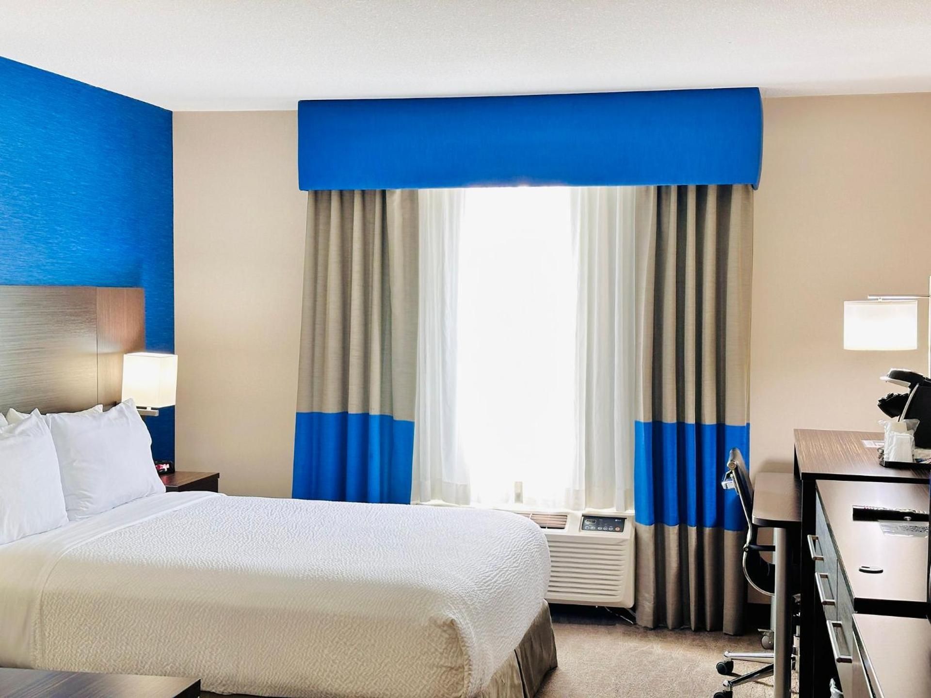Double Room - Mobility Accessible Tub - Non-Smoking