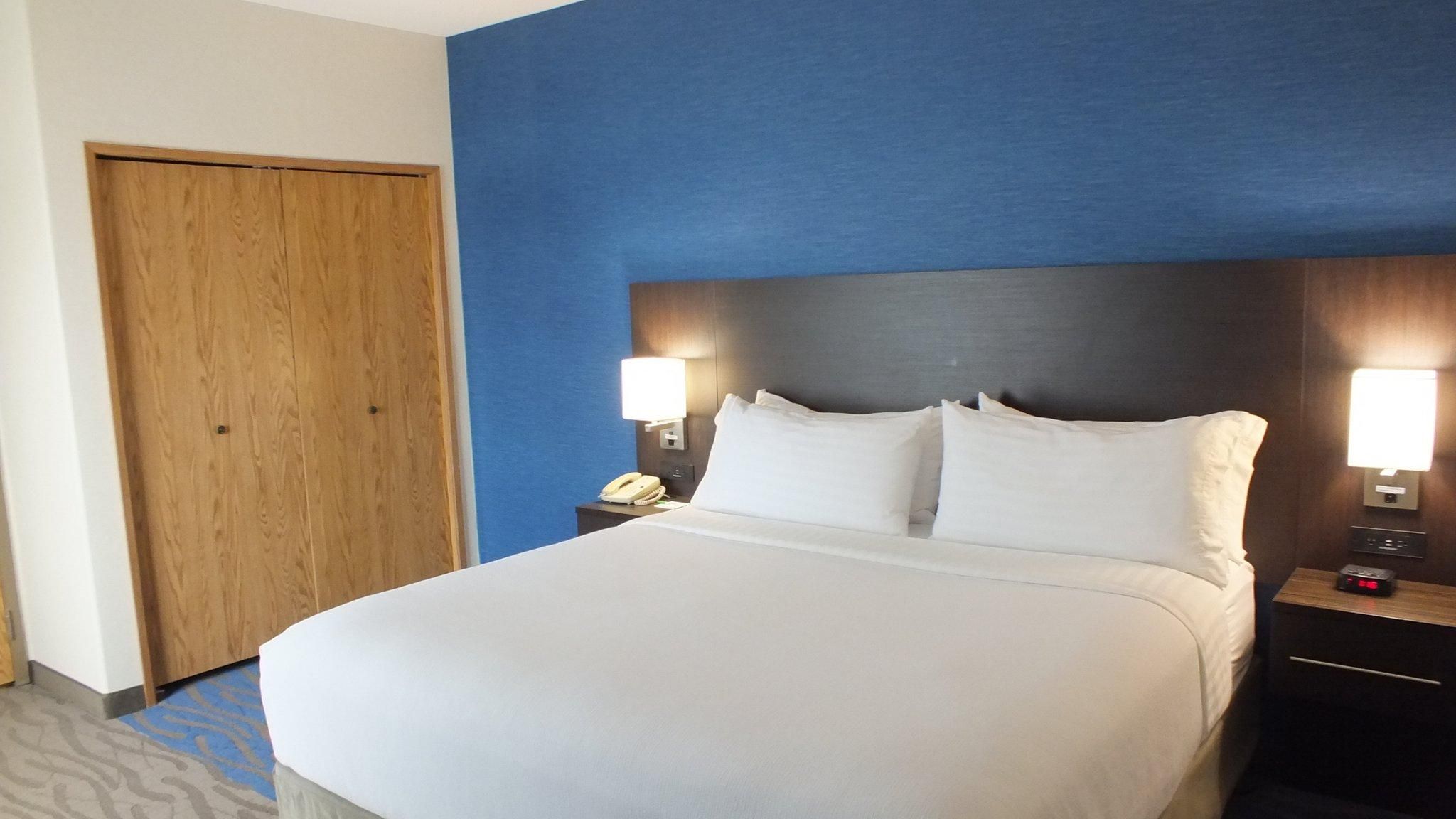 1 King 1 Bedroom Suite