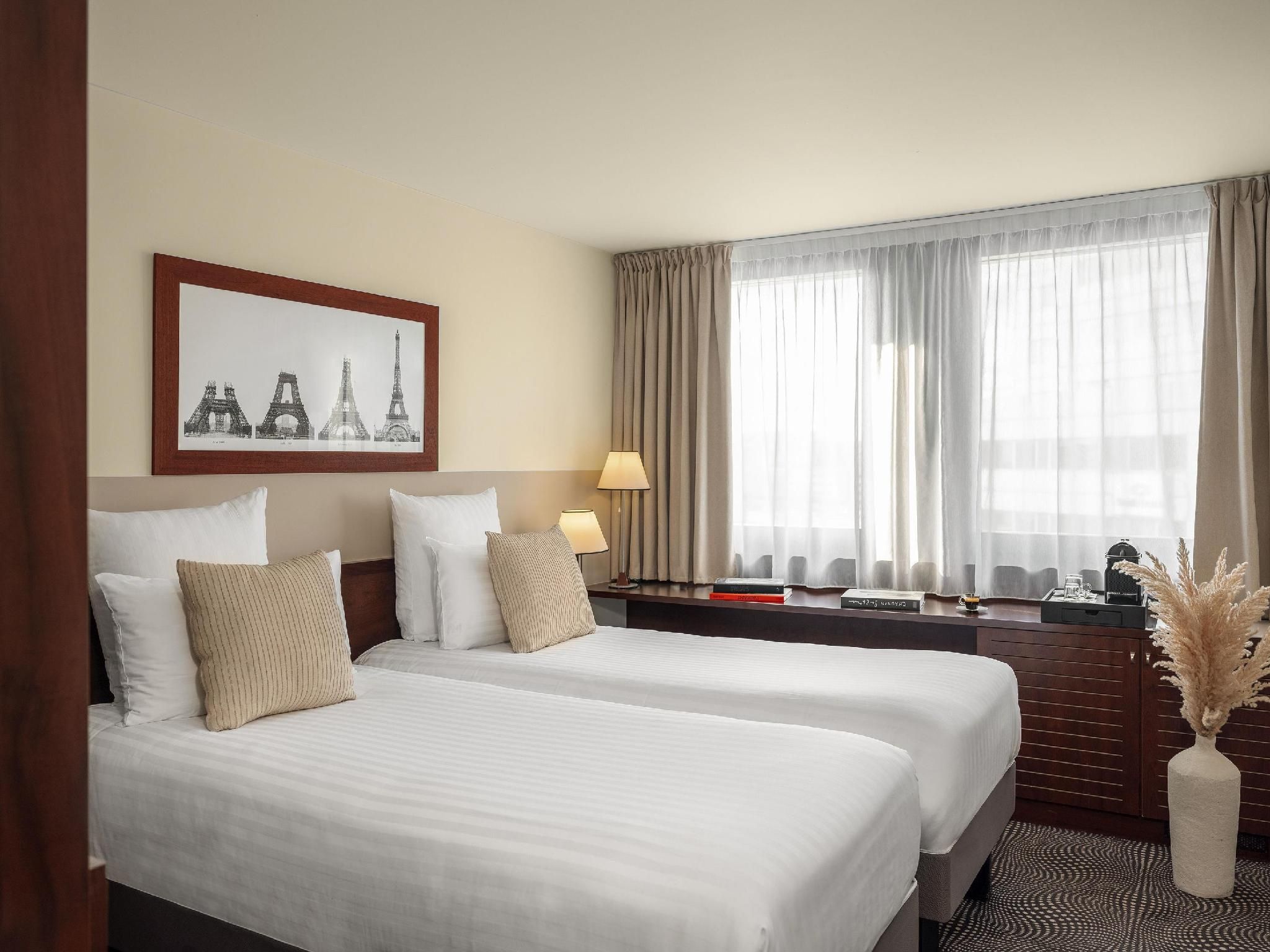 undefined Mercure Paris Gare Montparnasse TGV 9