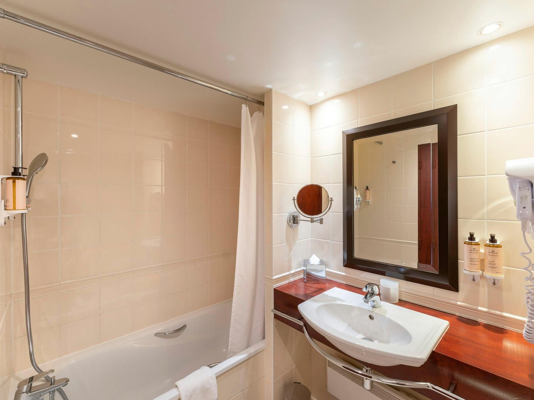 undefined Mercure Paris Gare Montparnasse TGV 10