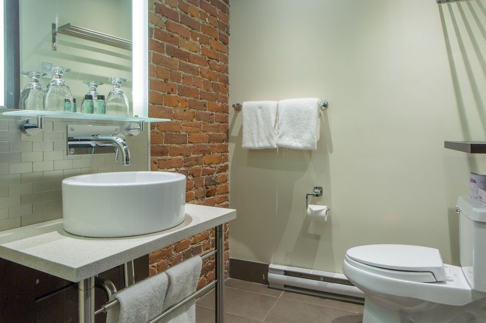 Hôtel Sainte-Anne Classic Room, 1 Queen Bed, Courtyard Area 5