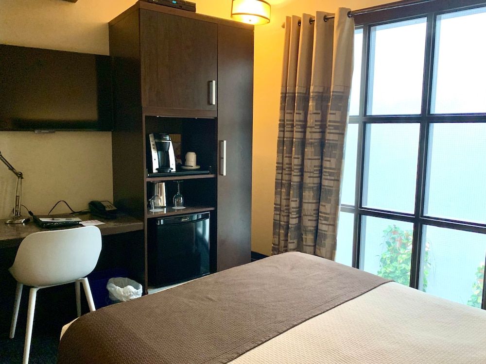 Hôtel Sainte-Anne Classic Room, 1 Queen Bed, Courtyard Area 2