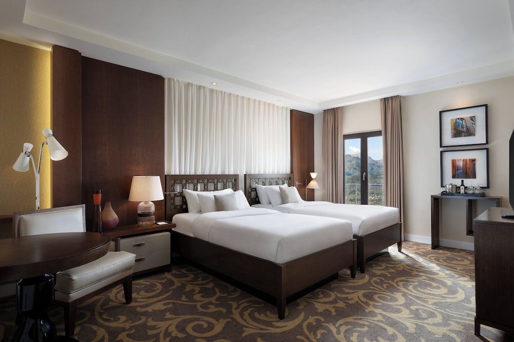 Deluxe Room, 2 Twin Beds, Valley View
