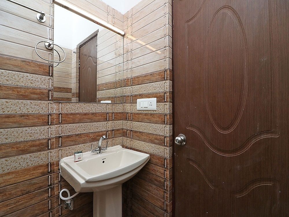 OYO Flagship 395 Miramar Beach Standard Double or Twin Room, 1 Double Bed, Private Bathroom 11