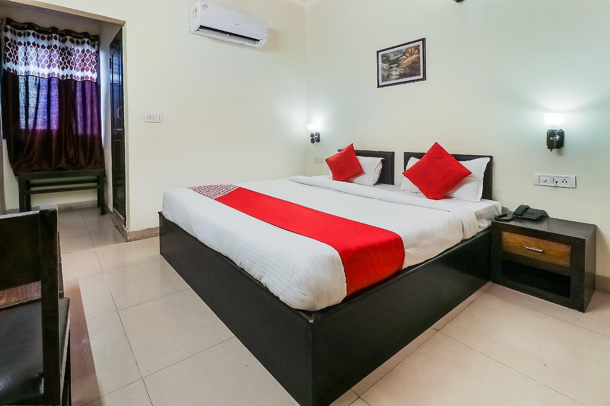 Townhouse Hotel Palm's Classic Room 11