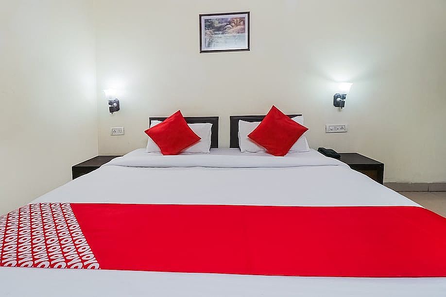 Townhouse Hotel Palm's Classic Room 8