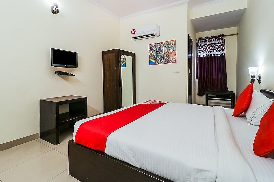 Townhouse Hotel Palm's Classic Room 9