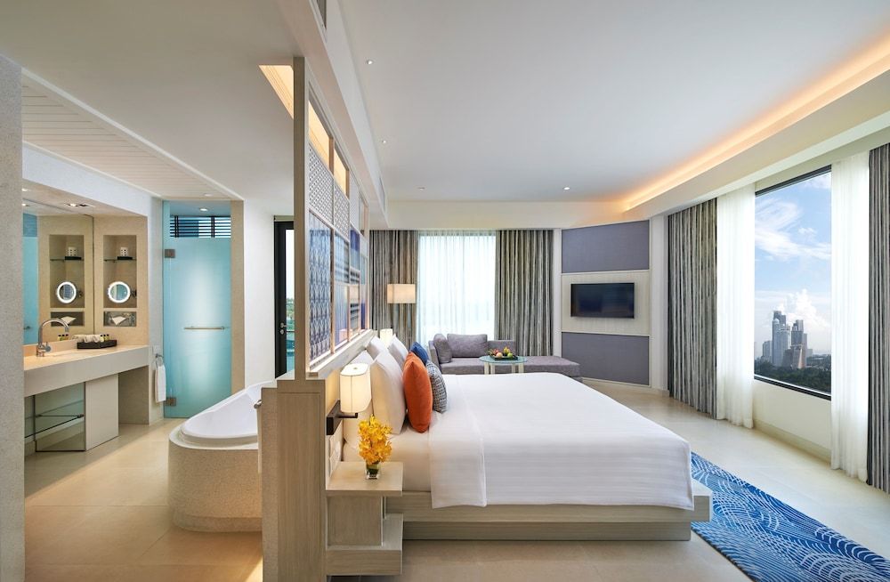 Deluxe Room, 1 King Bed (Grand)