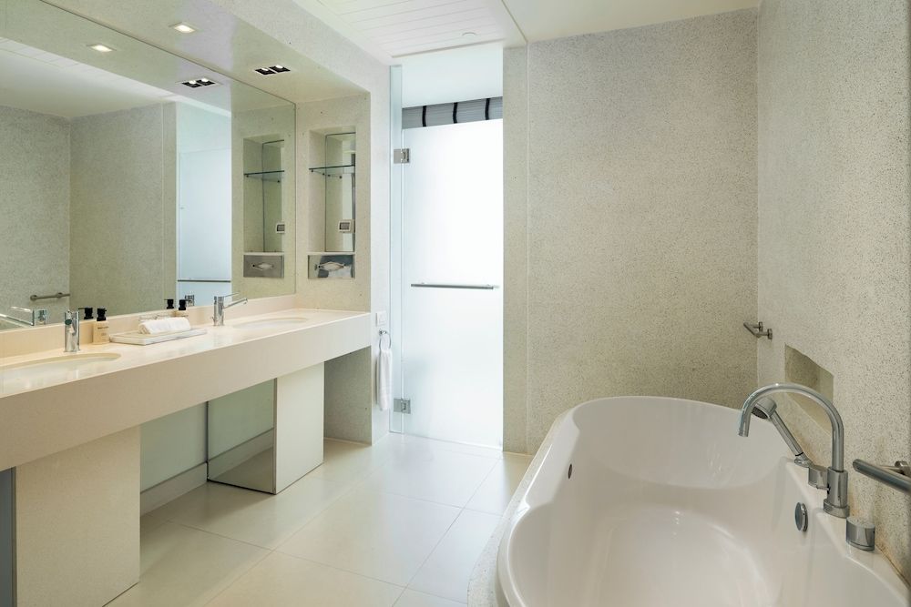 Amari Pattaya Deluxe Room, 1 King Bed 6