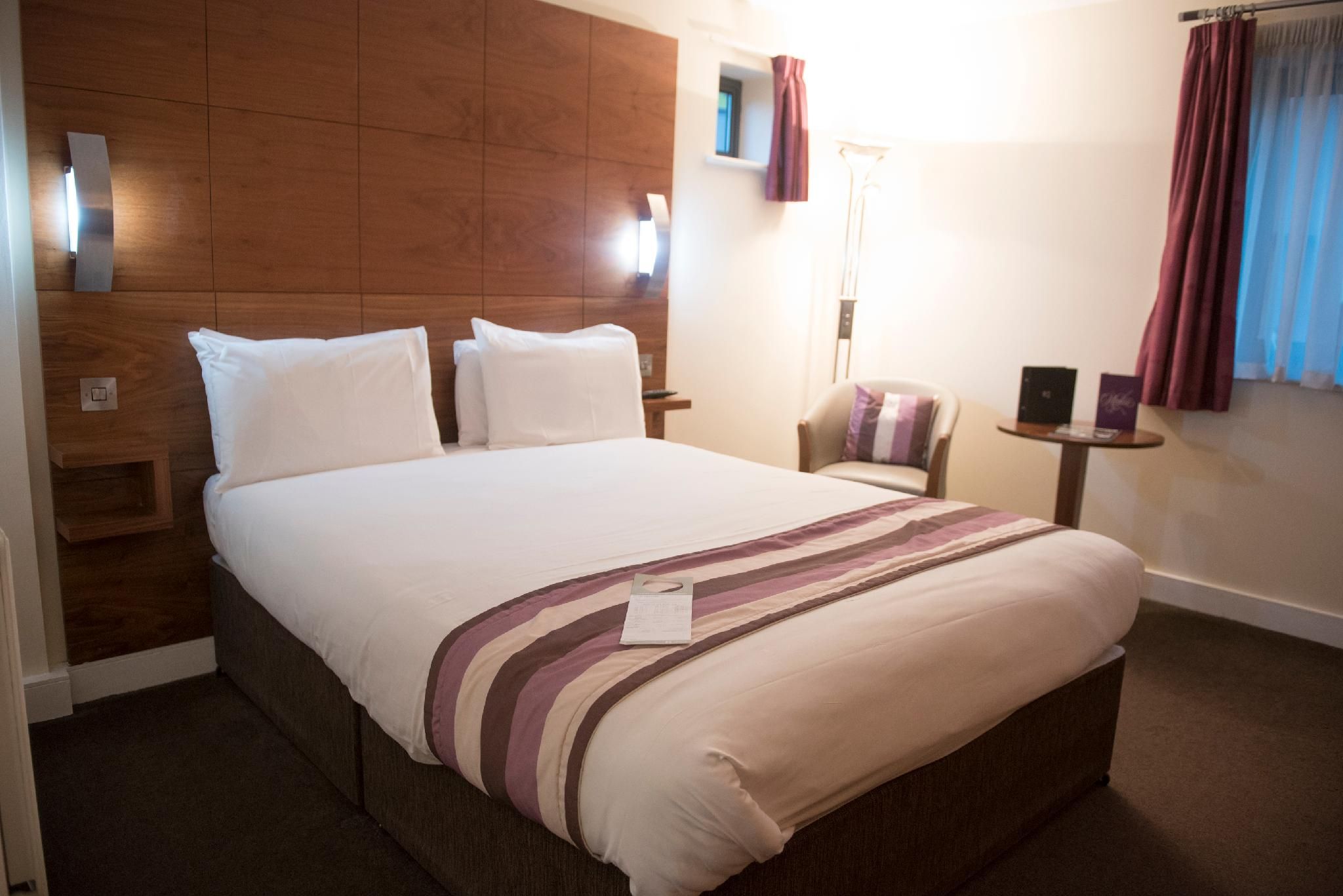 Executive Double Room with Free Hot Breakfast