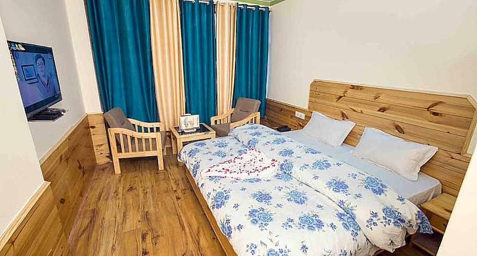 Hotel Nirmal Chhaya Deluxe room 3