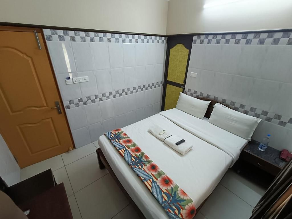 Hotel Arunachala Standard Double 4