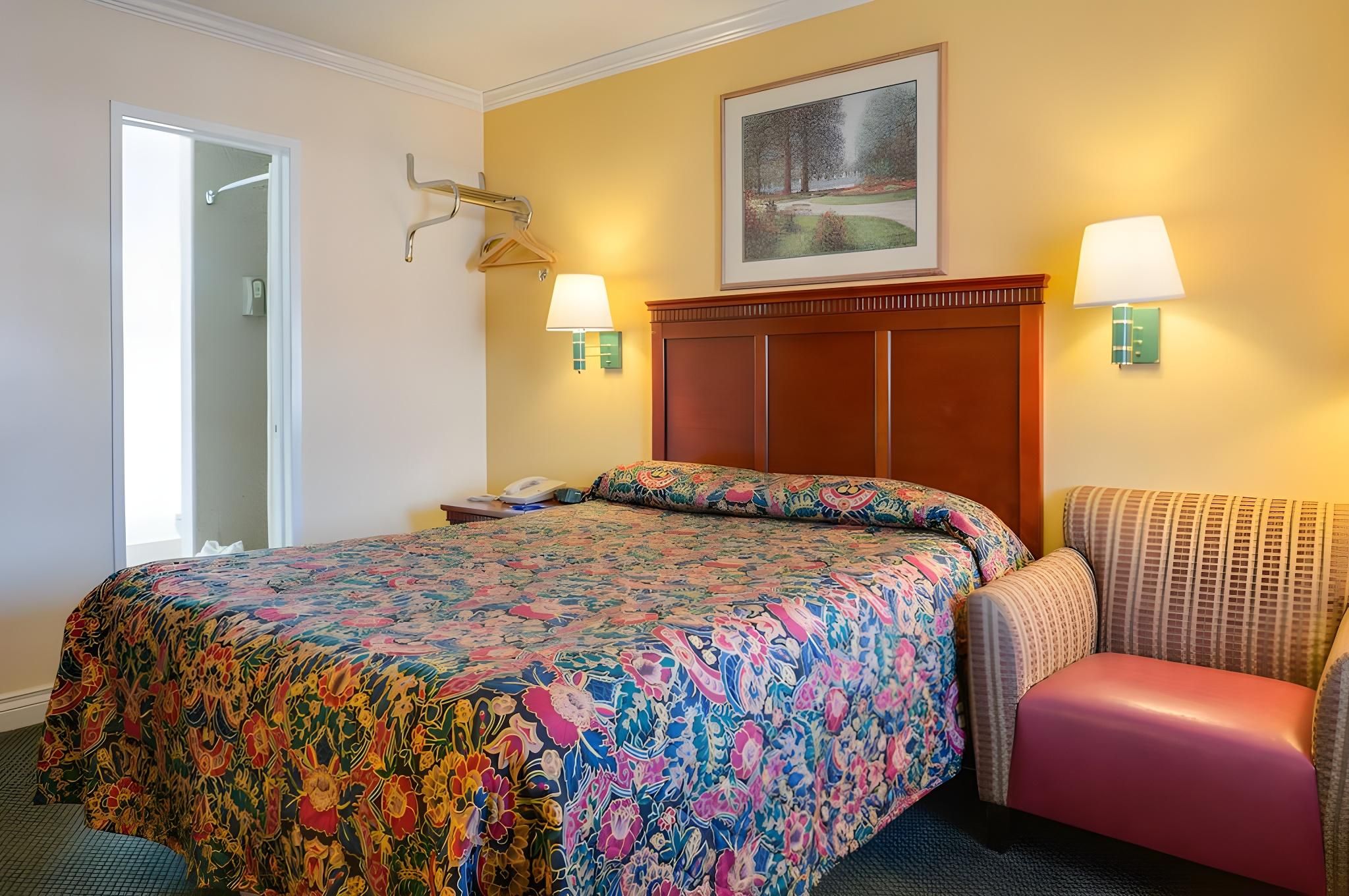 Deluxe Queen Room - Non-Smoking