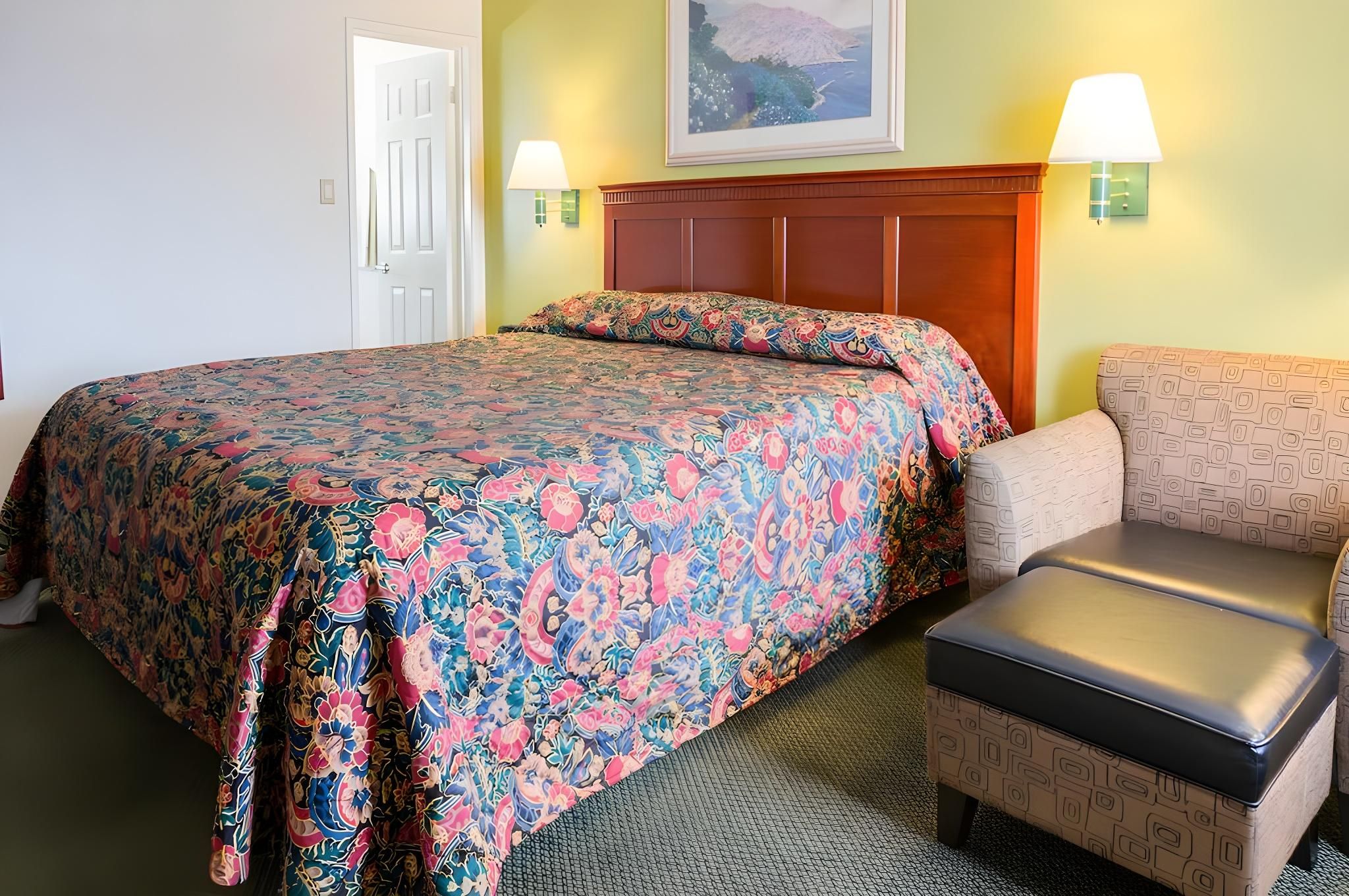 Deluxe King Room - Non-Smoking