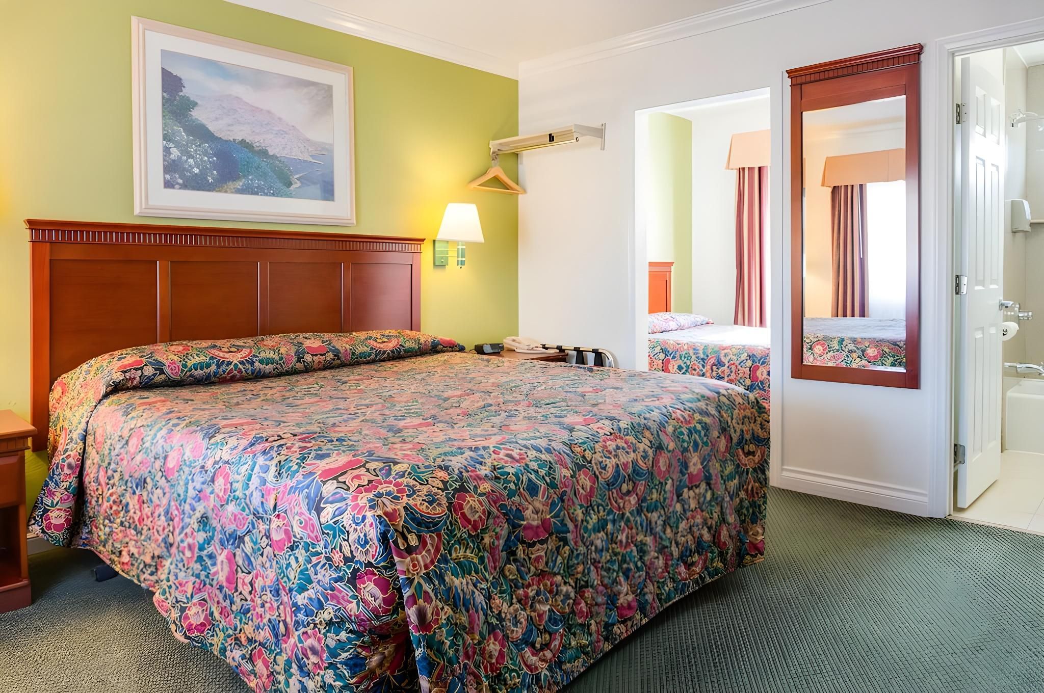 Redondo Inn and Suites Deluxe Room with Two Beds