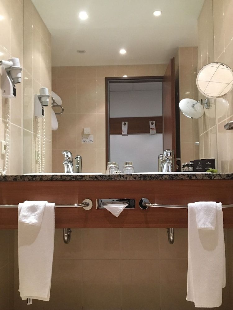 Dorint Hotel am Dom Erfurt Comfort Room, Outside View 4