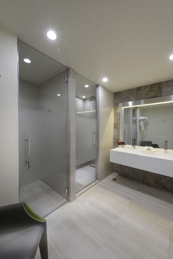 Hotel Riazor Aeropuerto Suite 5