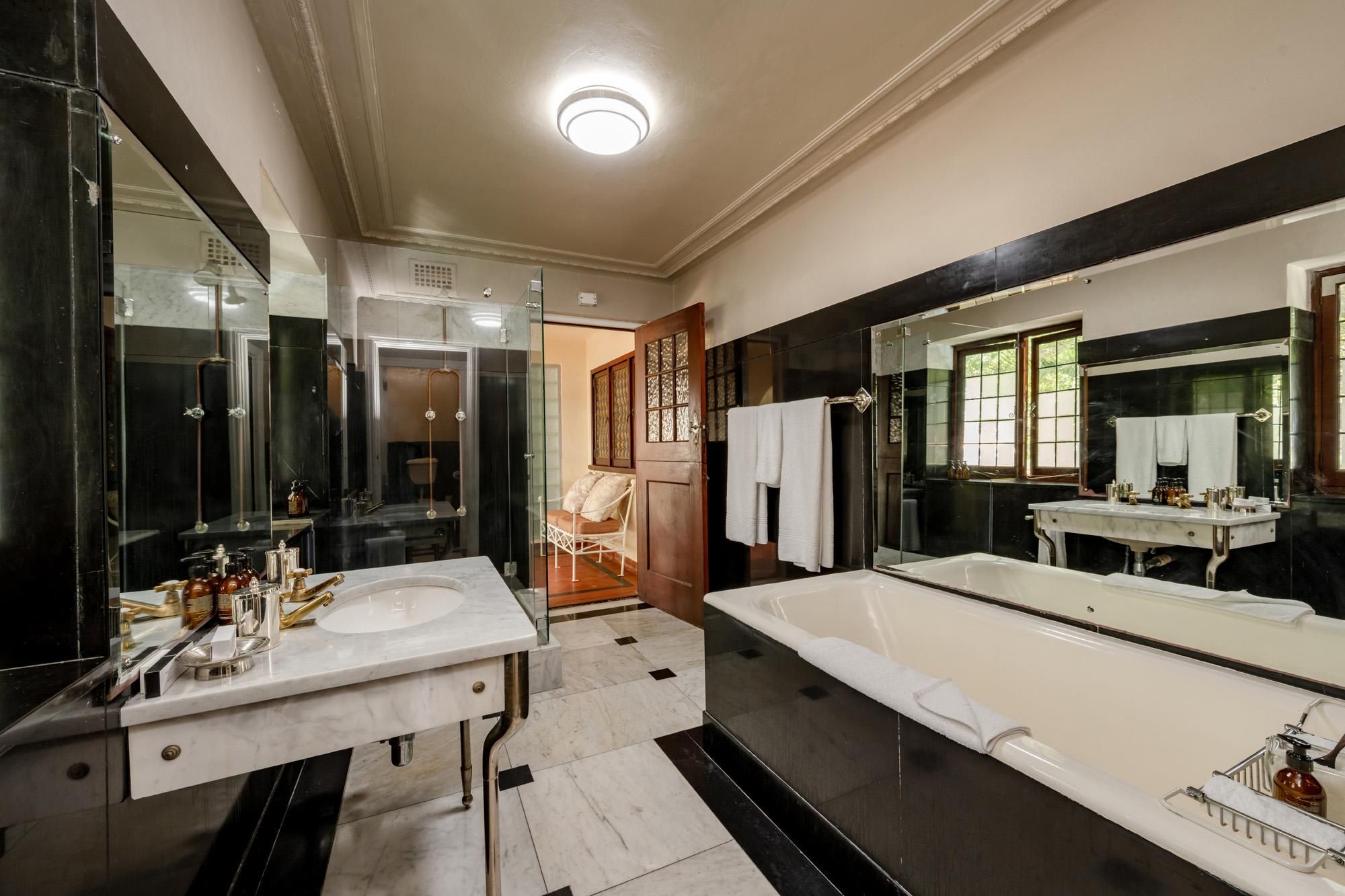 Manor Knacke Suite