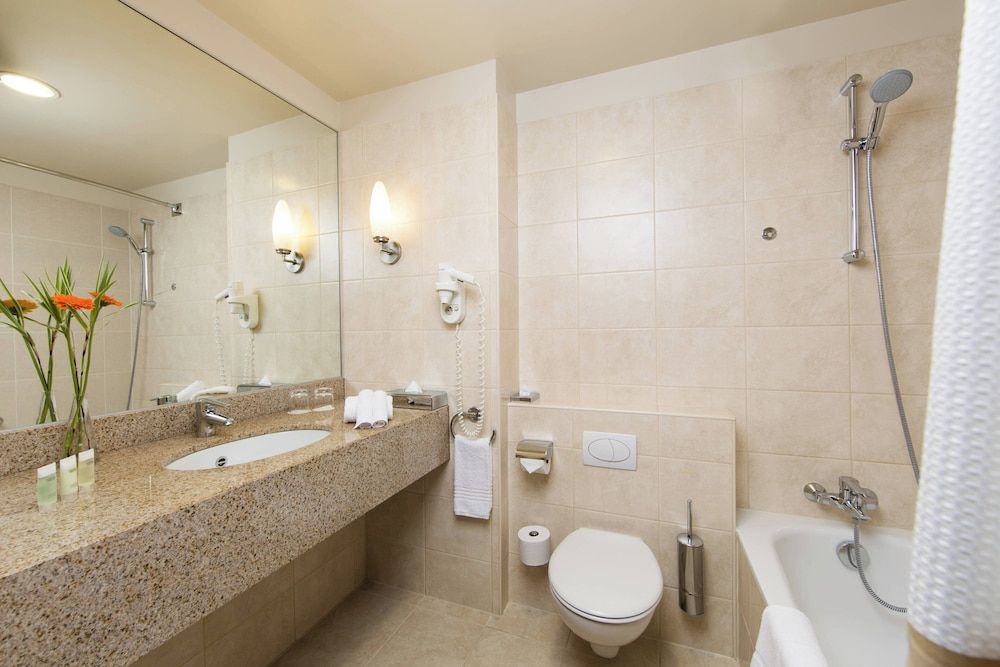Courtyard by Marriott Brussels Deluxe Room, 2 Twin Beds 3