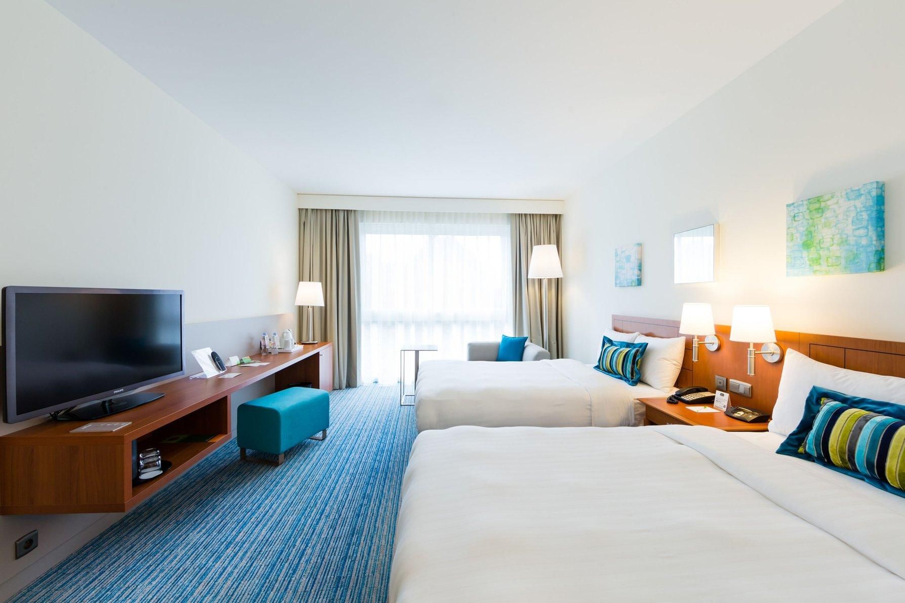 Family, Connecting Guest room, Bedroom 1: 1 Queen, Bedroom 2: 2 Twin