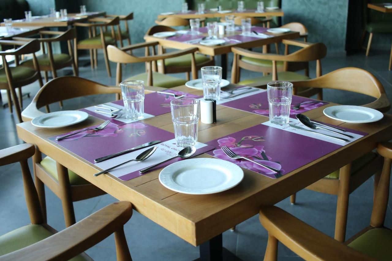Food & Dining