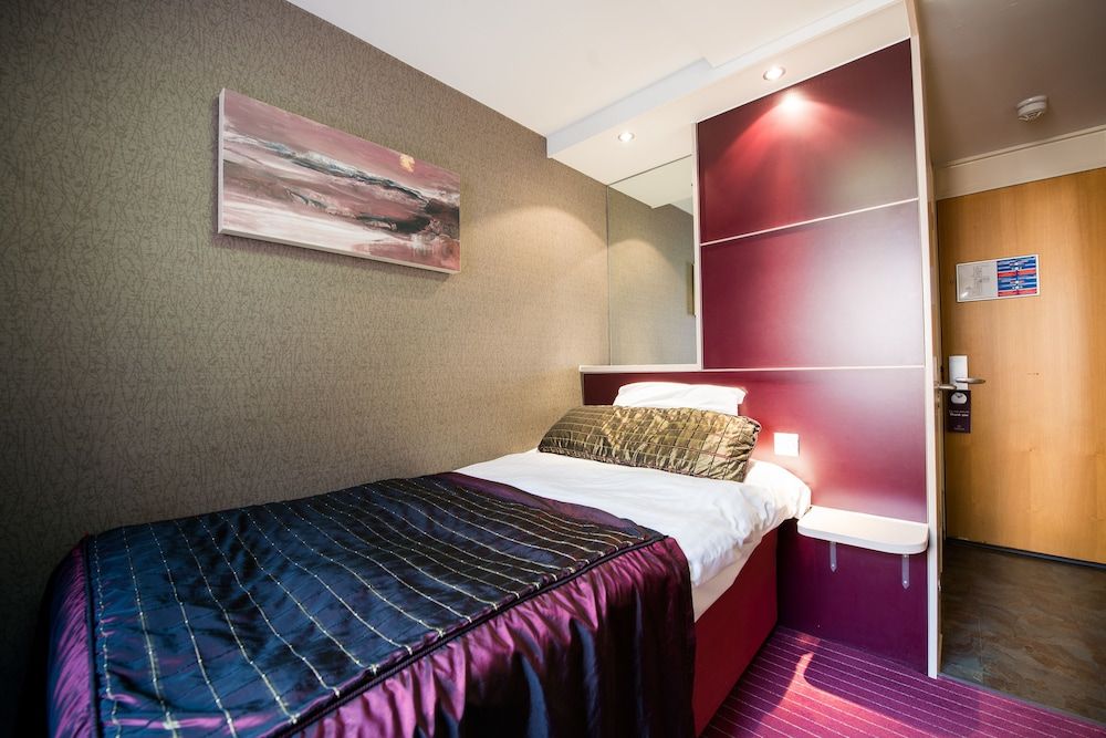 undefined Pendulum Hotel 7