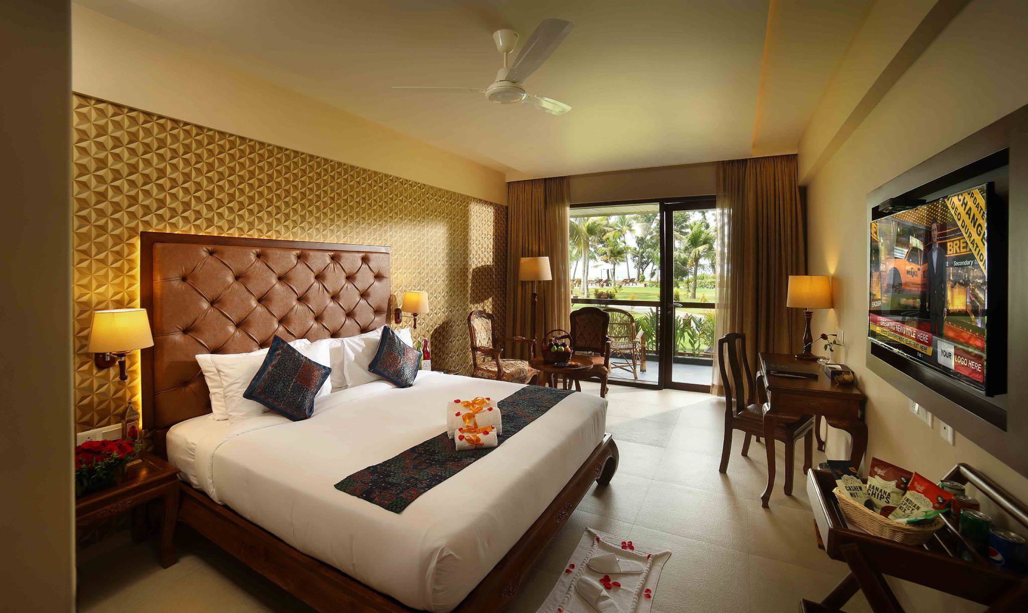Uday Backwater Resort Lakeview Deluxe Room with Balcony 4