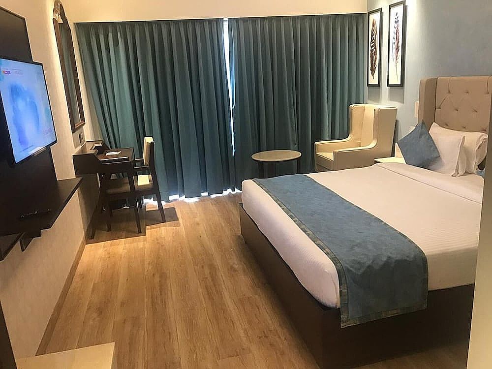 Enrise by Sayaji Pune Deluxe Room 9