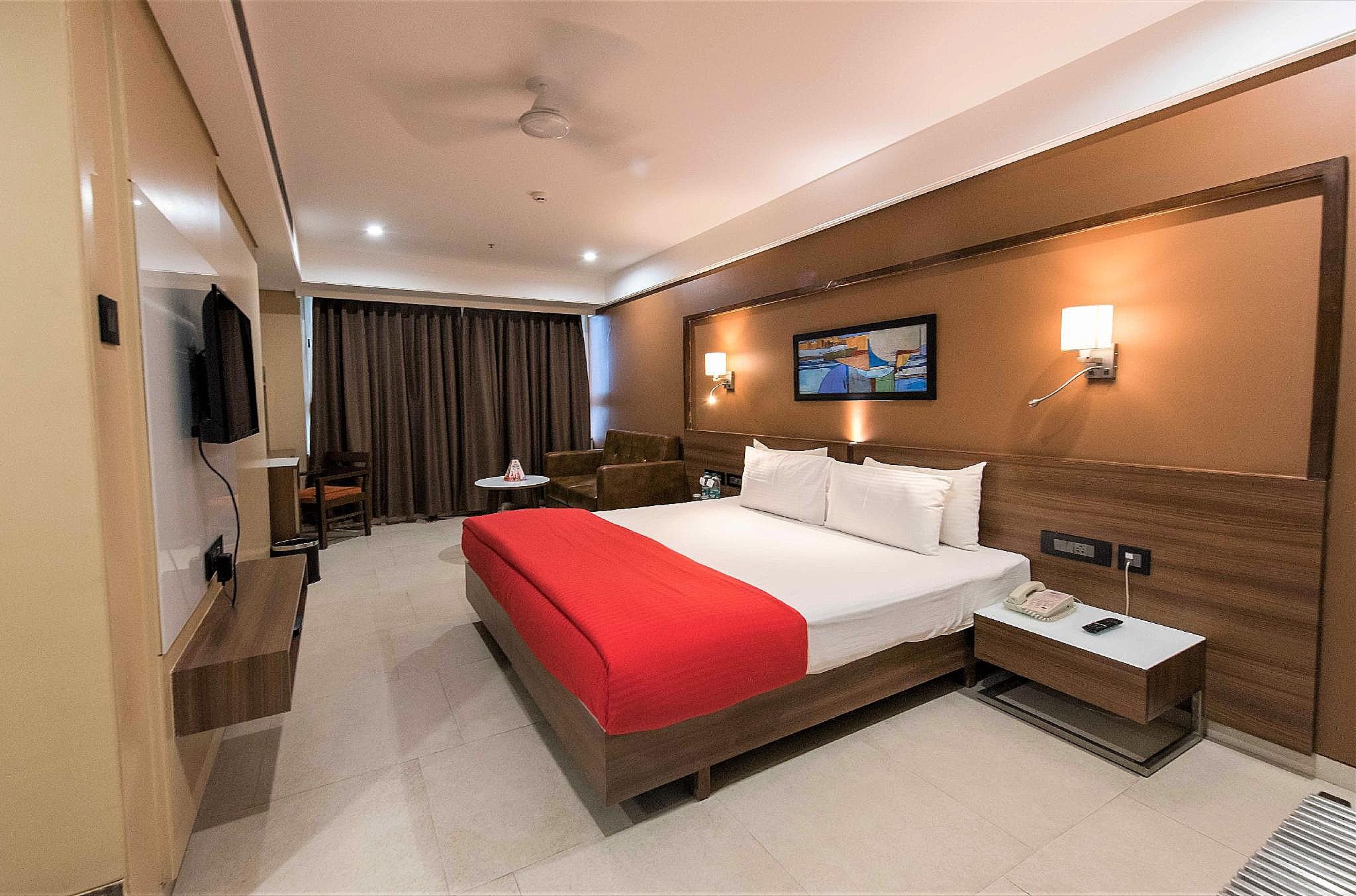 Enrise by Sayaji Pune Deluxe Room 3