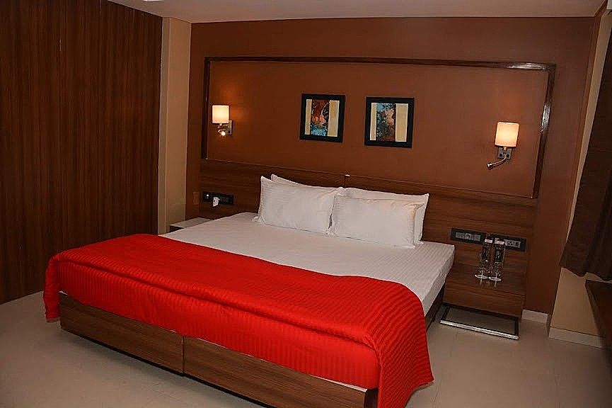 Enrise by Sayaji Pune Deluxe Room 7