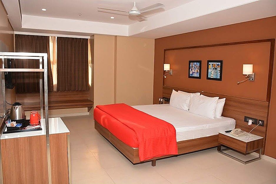 Enrise by Sayaji Pune Deluxe Room 2