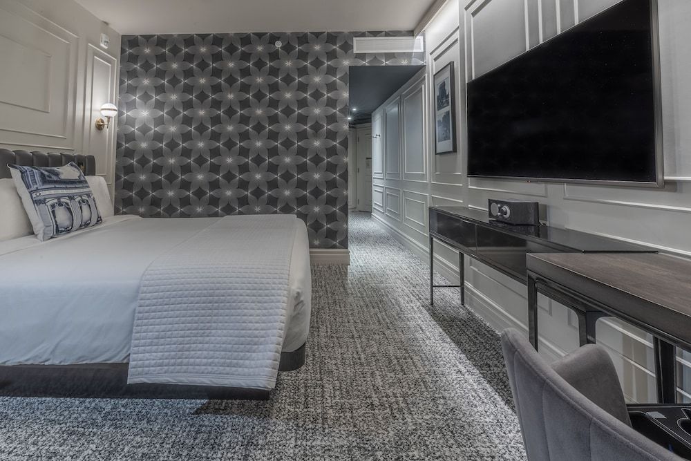 Le Capitole Hôtel Room Citadine with Queen bed 3