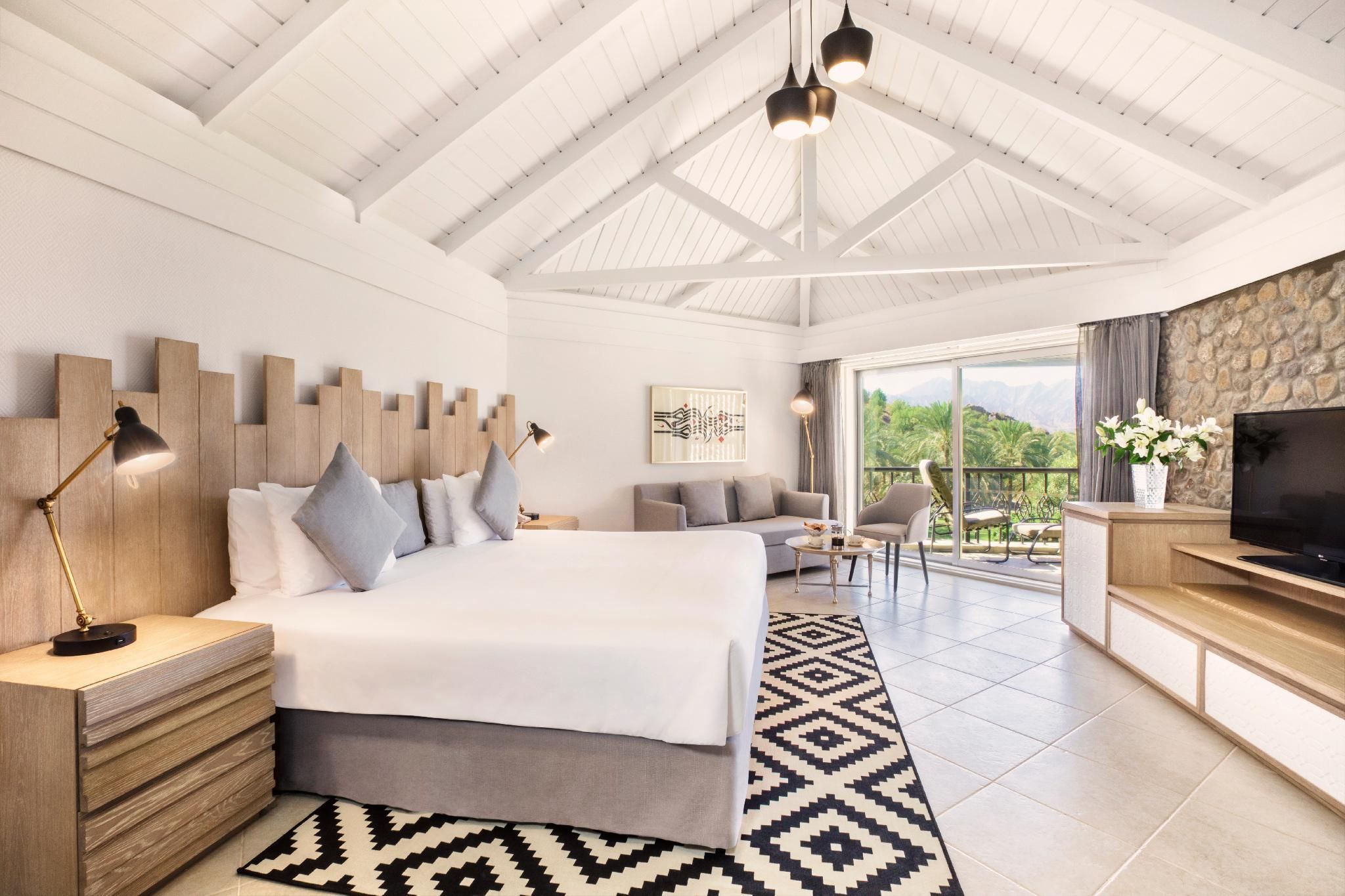 Deluxe Mountain View Room with Balcony