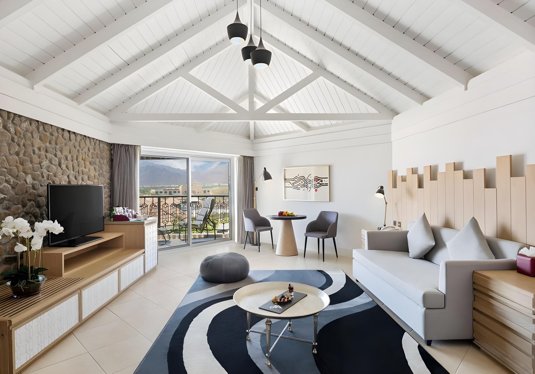 Deluxe Mountain View Family Room with Balcony