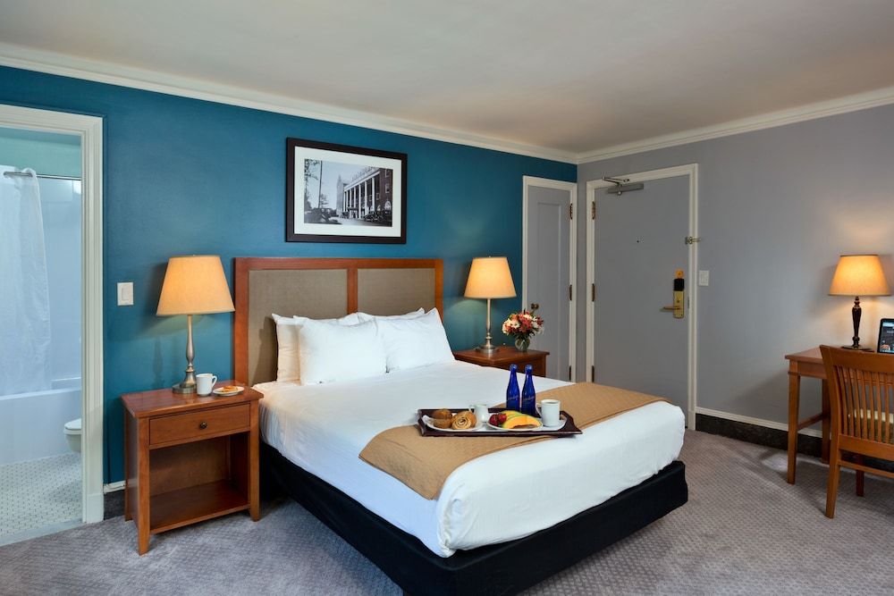 Deluxe Room, 1 Queen Bed
