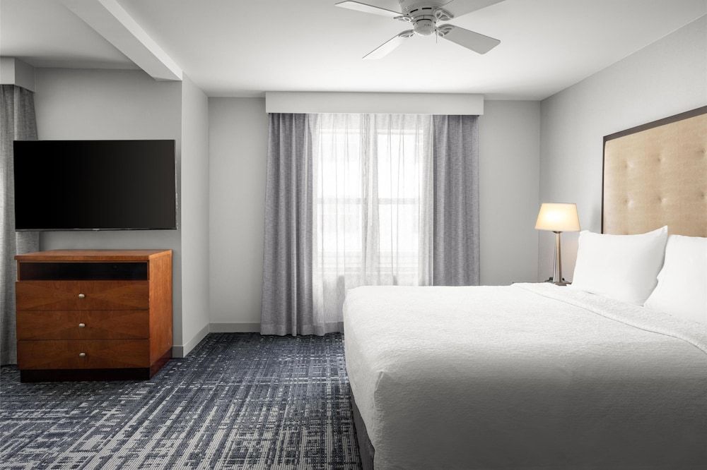 Room, 1 King Bed, Accessible (Roll-in Shower)