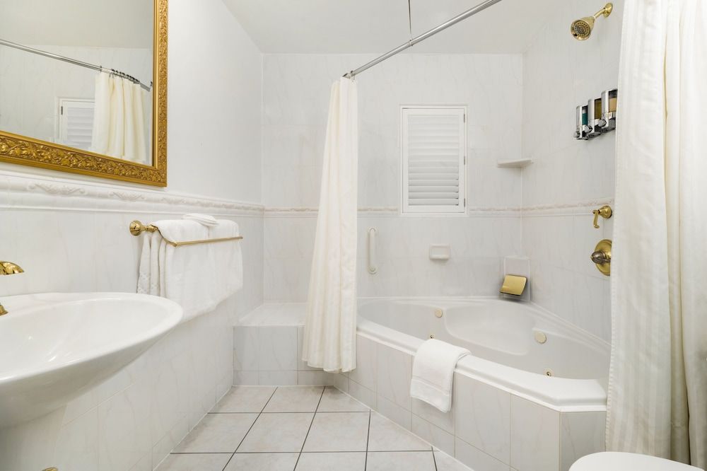 Deluxe King Spa + Fireplace