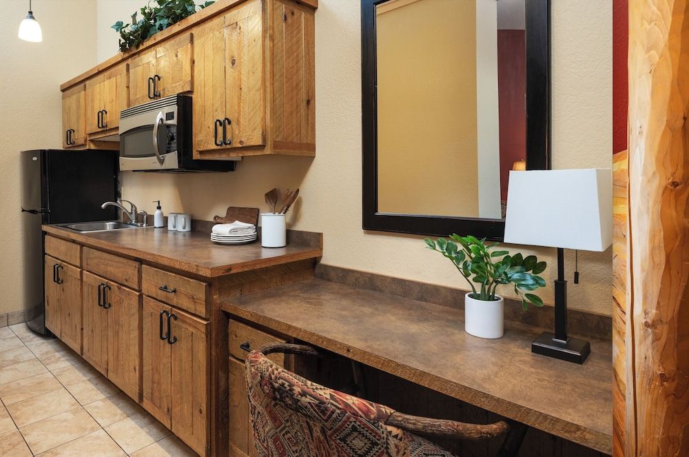 bantr Grand Hotel Wausau - Rothschild Family Room 6