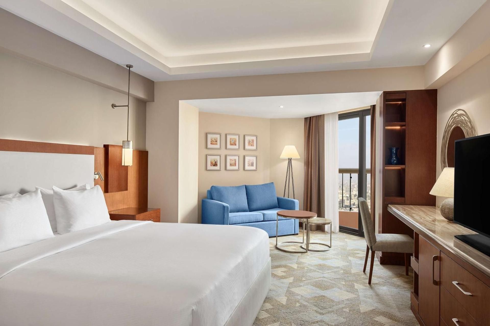 FAMILY CONNECTING KING ROOM WITH CITY VIEW