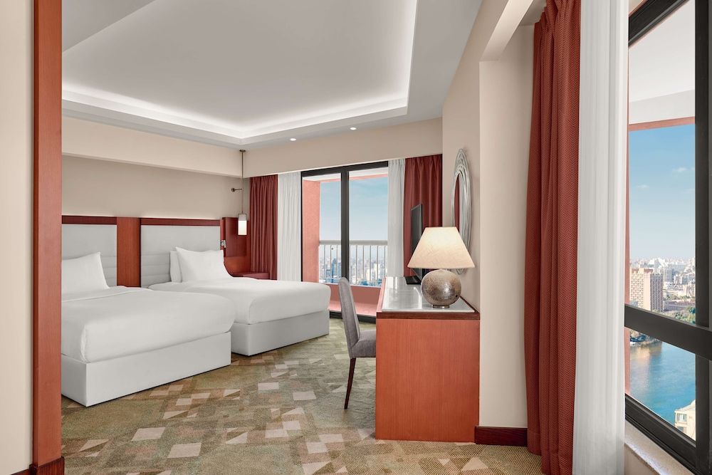 undefined Ramses Hilton 4