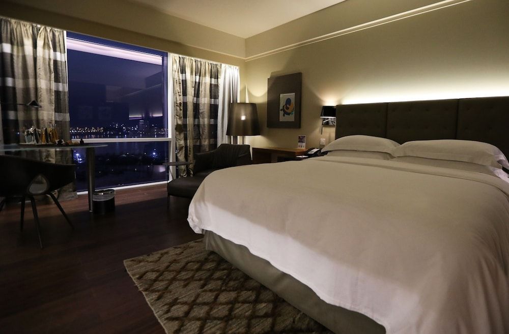 Grand Room, 1 King Bed