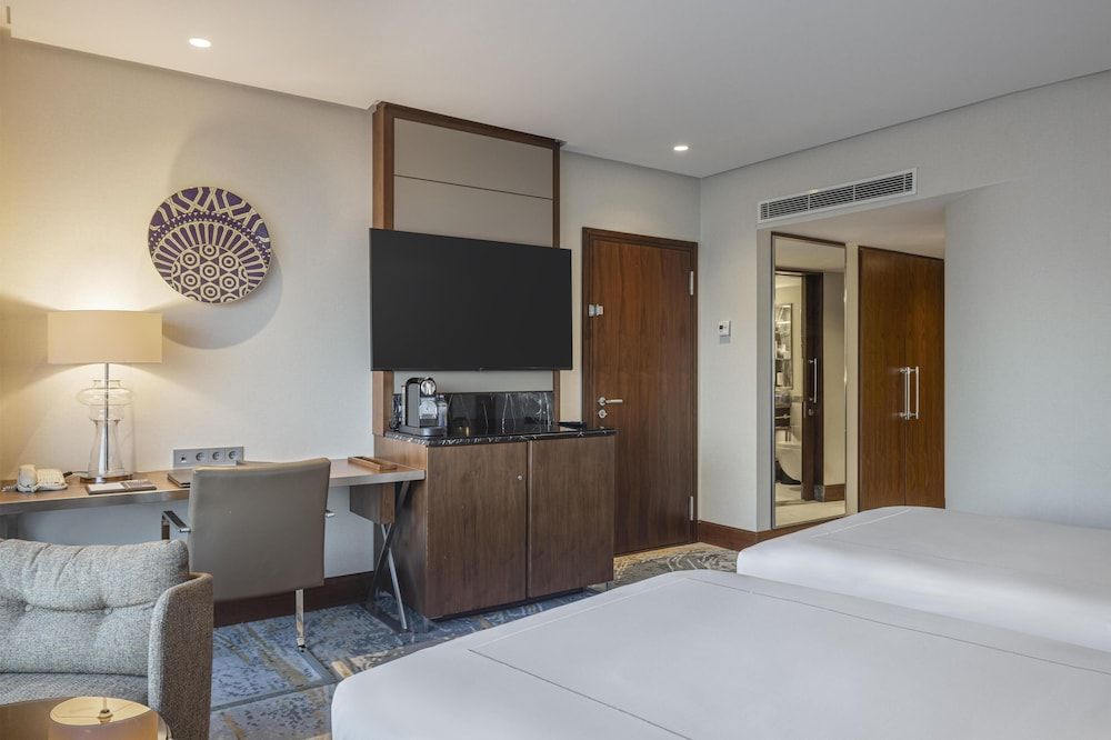 Conrad Istanbul Bosphorus Twin Deluxe Room with Park View 2